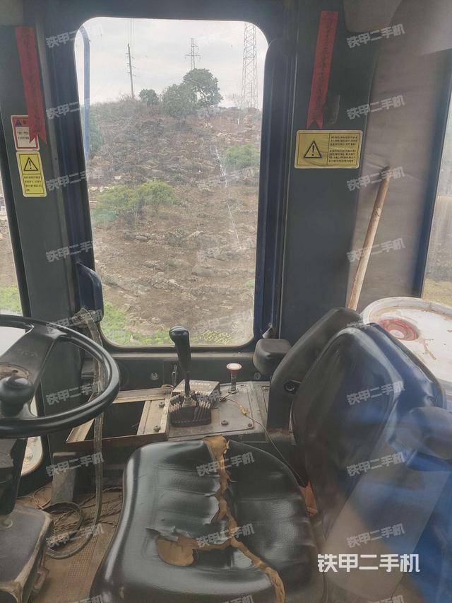 驾驶室内部（驾驶室部分）