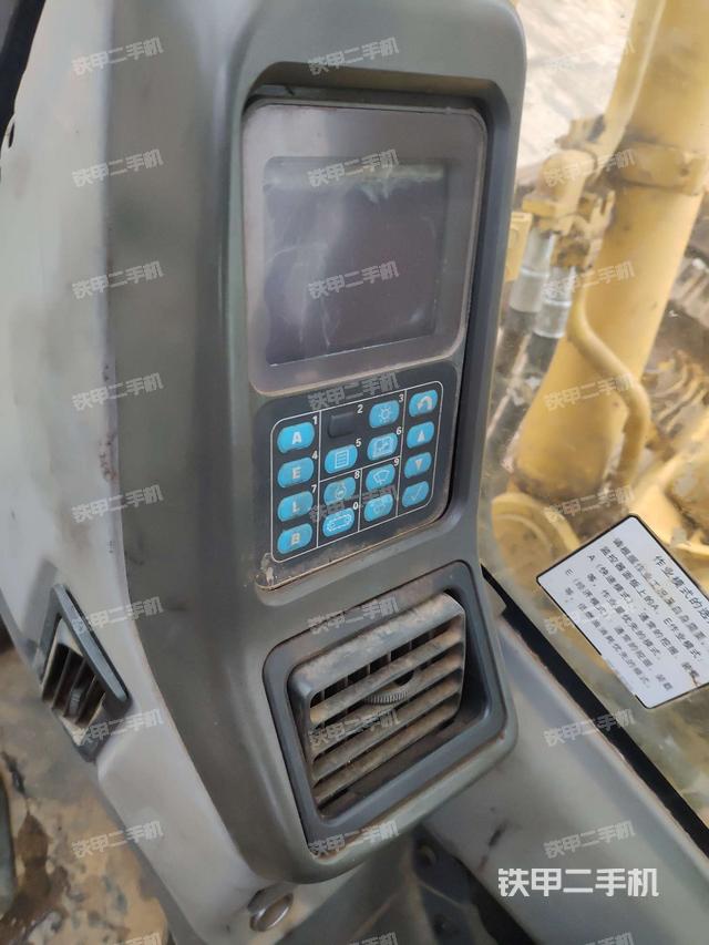 显示屏 (驾驶室部分) 显示屏 (驾驶室部分)