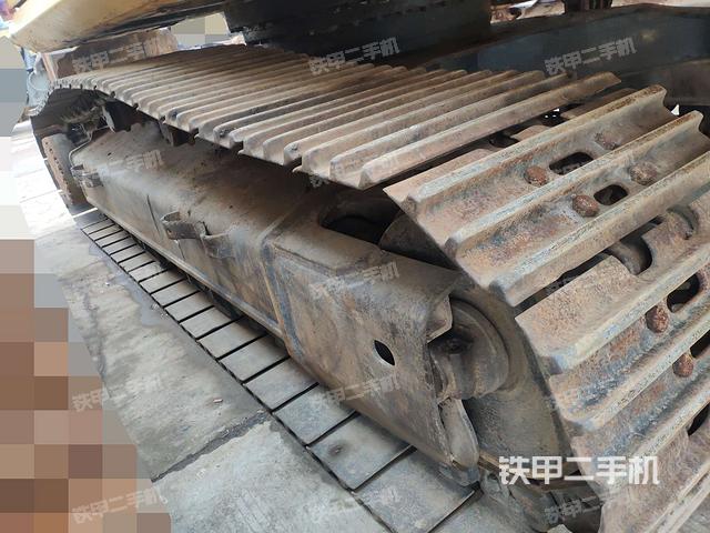 右侧履带整体(行走机构) 右侧履带整体(行走机构)