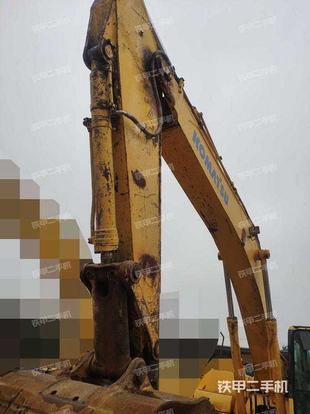 小臂整体左后(工作和回转装置) 小臂整体左后(工作和回转装置)