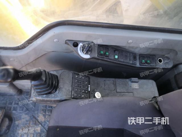 座椅右侧控制台/钥匙门/油门/含右手柄（驾驶室部分）