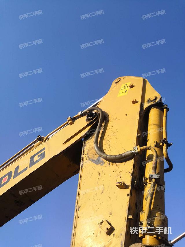 小臂整体右前（工作和回转装置）