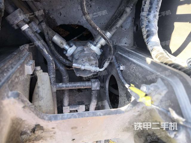 中央回转接头特写（上车部件）