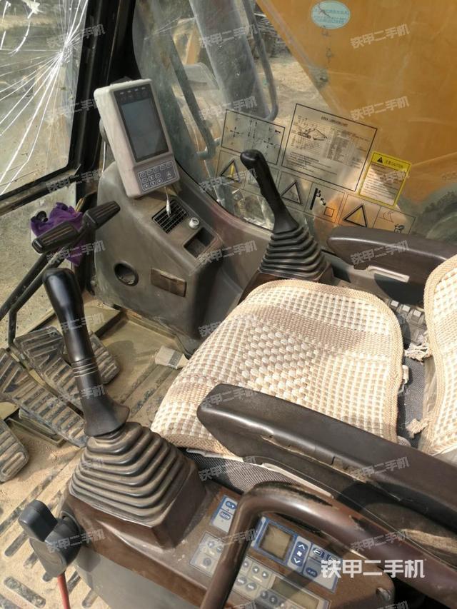 驾驶室整体(整机外观) 驾驶室整体(整机外观)