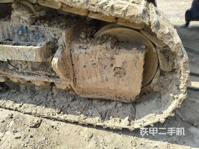 右引导轮/右前轮(行走机构) 右引导轮/右前轮(行走机构)