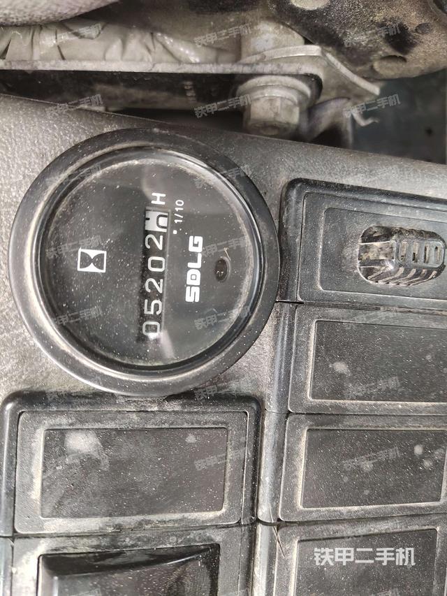 显示屏 (驾驶室部分) 显示屏 (驾驶室部分)