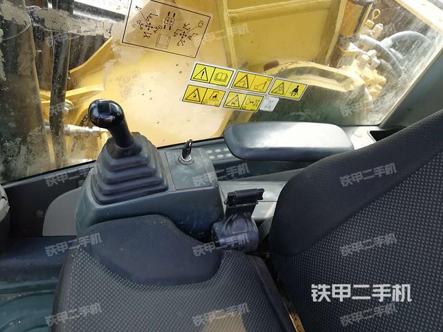 座椅左侧控制台/音响/含左手柄(驾驶室部分) 座椅左侧控制台/音响/含左手柄(驾驶室部分)