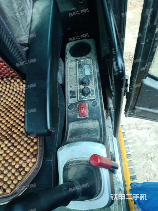 座椅左侧控制台/音响/含左手柄（驾驶室部分）