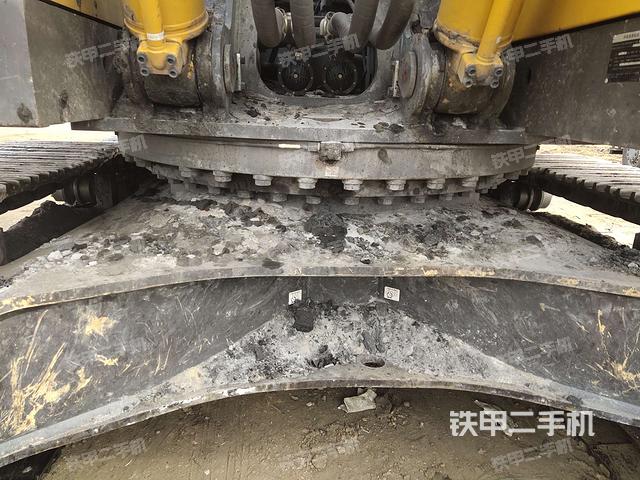 转盘和下车架正前(工作和回转装置) 转盘和下车架正前(工作和回转装置)