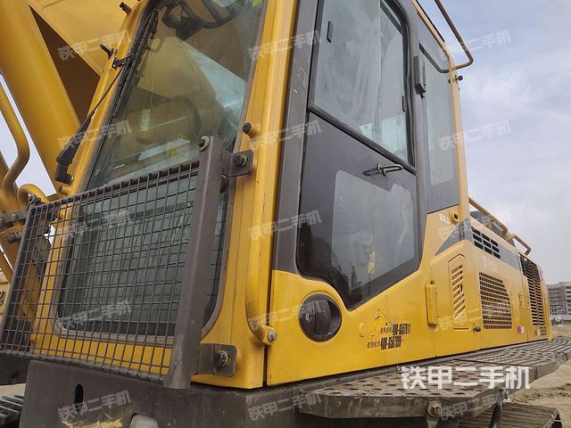 驾驶室左前45度(驾驶室部分) 驾驶室左前45度(驾驶室部分)