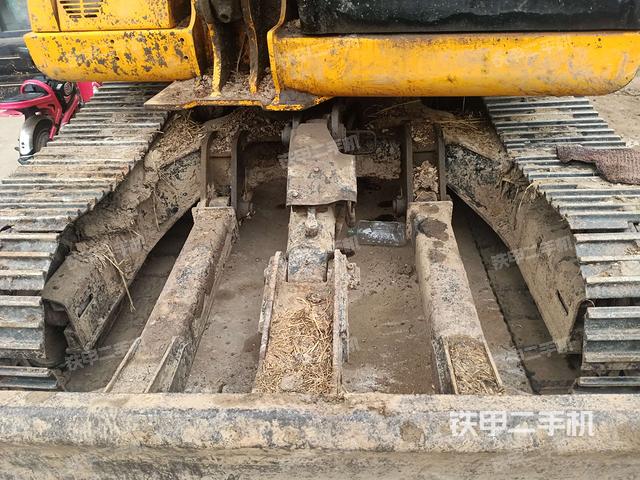 转盘和下车架正前（工作和回转装置）