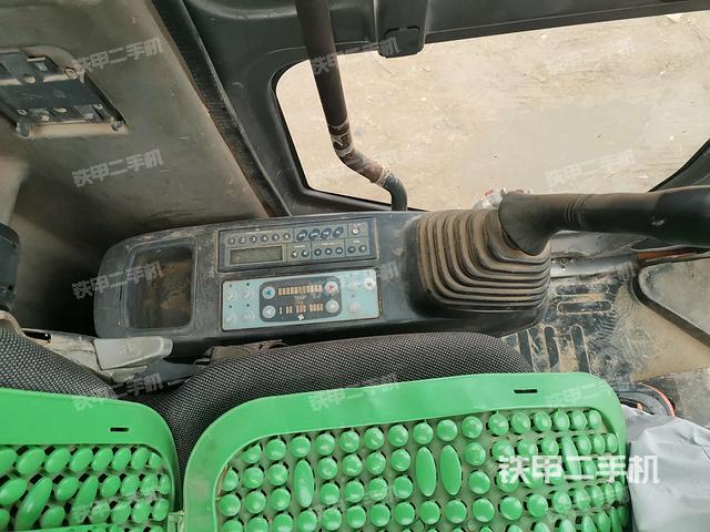 座椅左侧控制台/音响/含左手柄（驾驶室部分）