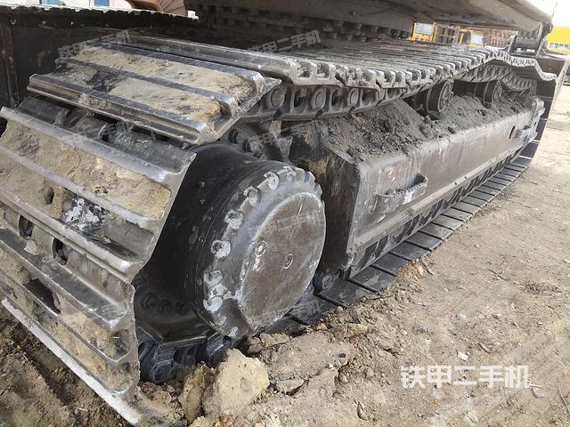 右侧履带整体(行走机构) 右侧履带整体(行走机构)