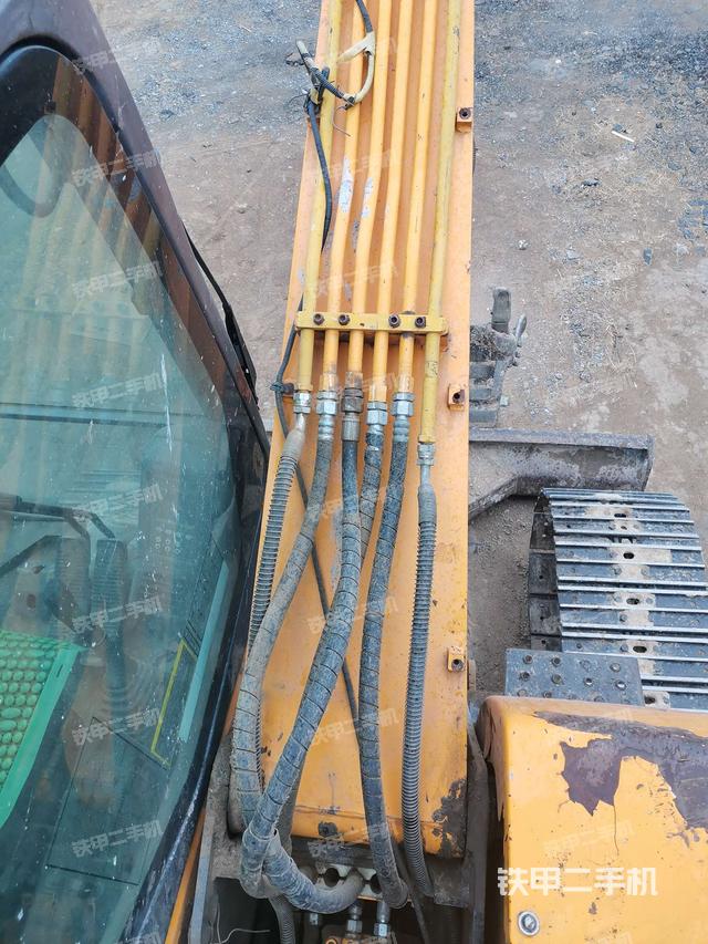 大臂背部俯视（工作和回转装置）