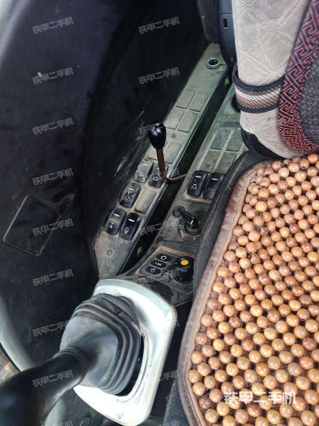 座椅右侧控制台/钥匙门/油门/含右手柄（驾驶室部分）