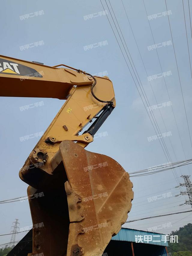 小臂整体右前(工作和回转装置) 小臂整体右前(工作和回转装置)