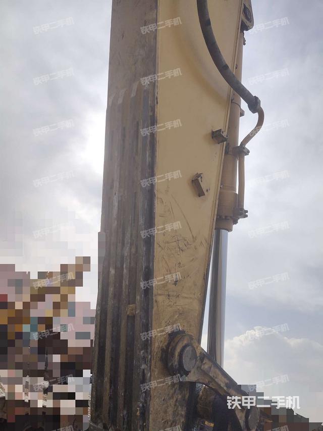 小臂整体左后(工作和回转装置) 小臂整体左后(工作和回转装置)