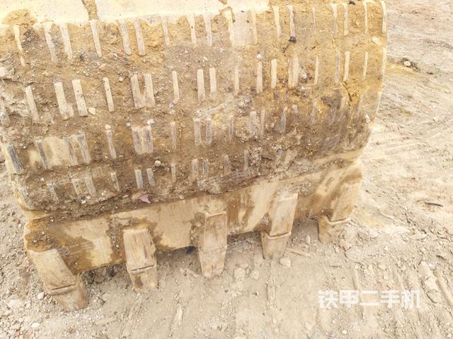 铲斗右后整体（工作和回转装置）