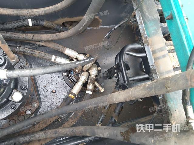 中央回转接头特写（上车部件）