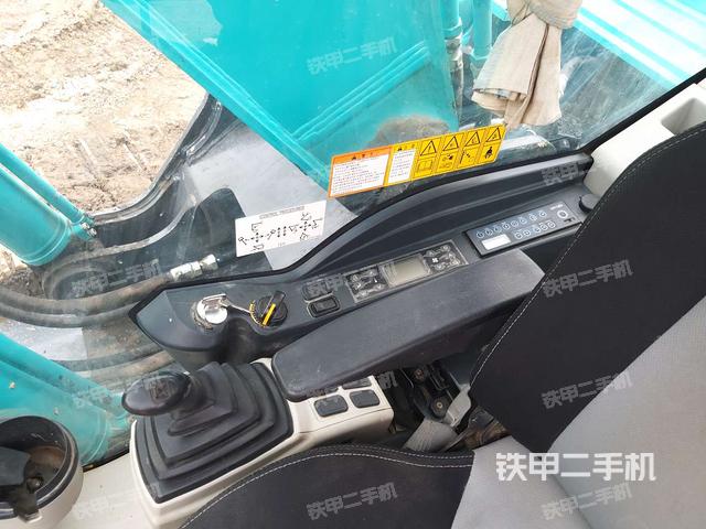 座椅右侧控制台/钥匙门/油门/含右手柄（驾驶室部分）