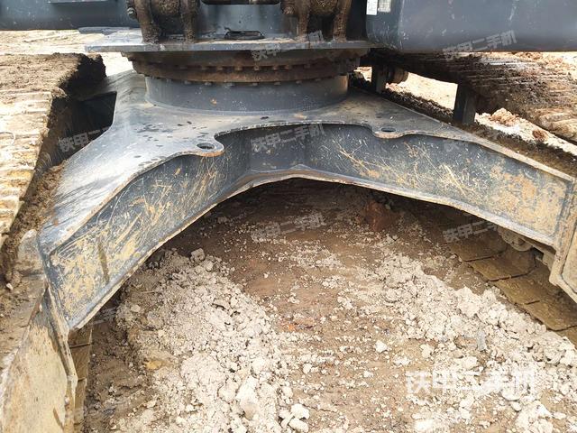 转盘和下车架正前（工作和回转装置）