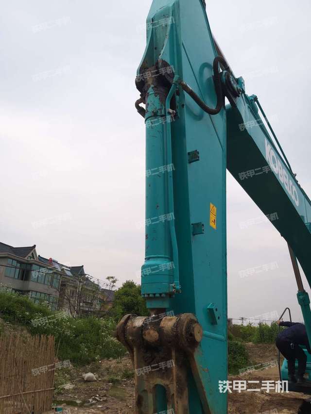 小臂整体左后（工作和回转装置）