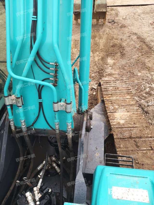 大臂背部俯视（工作和回转装置）