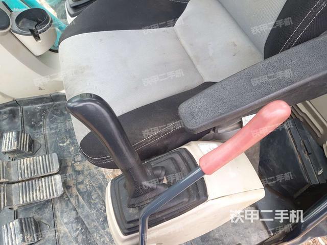 座椅左侧控制台/音响/含左手柄（驾驶室部分）