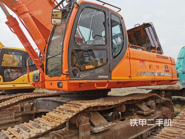 斗山DX520LC-9C挖掘机