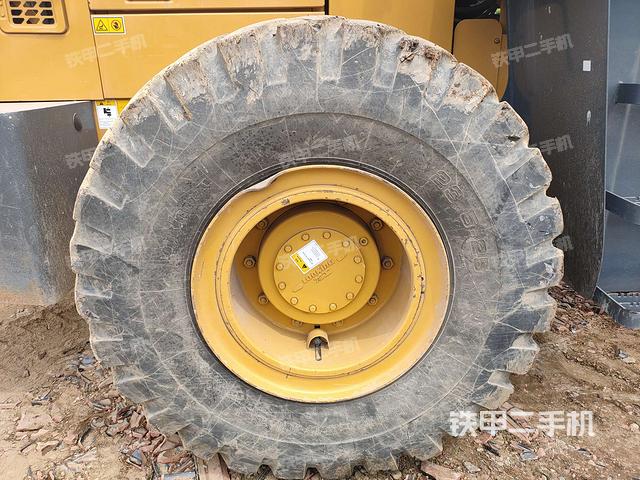 左前轮（行走机构）