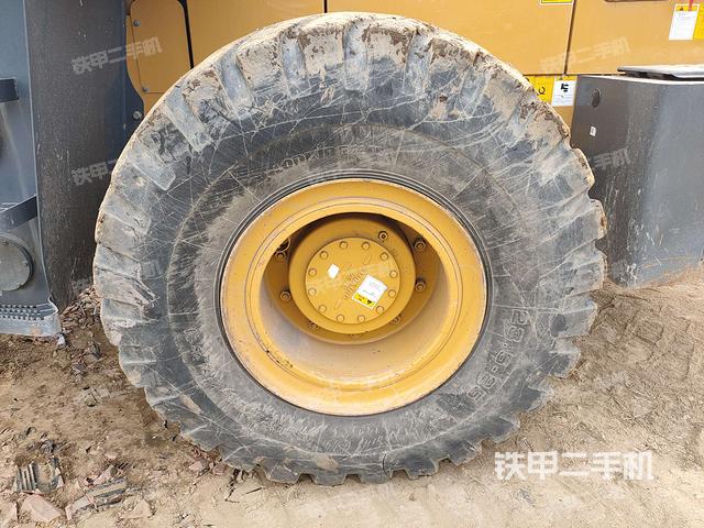 右前轮（行走机构）