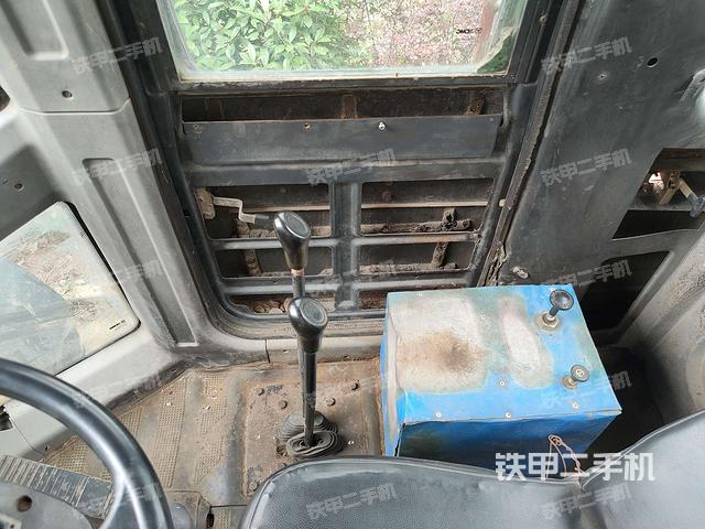 仪表盘(驾驶室部分) 仪表盘(驾驶室部分)