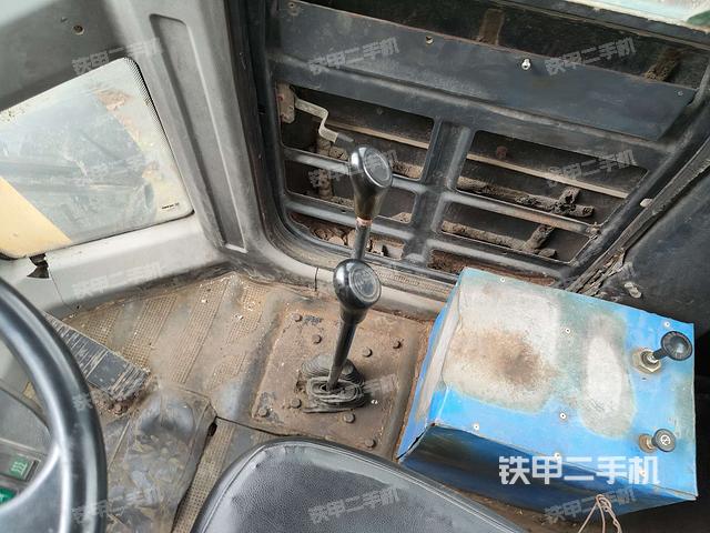 后窗玻璃角标 (驾驶室部分) 后窗玻璃角标 (驾驶室部分)