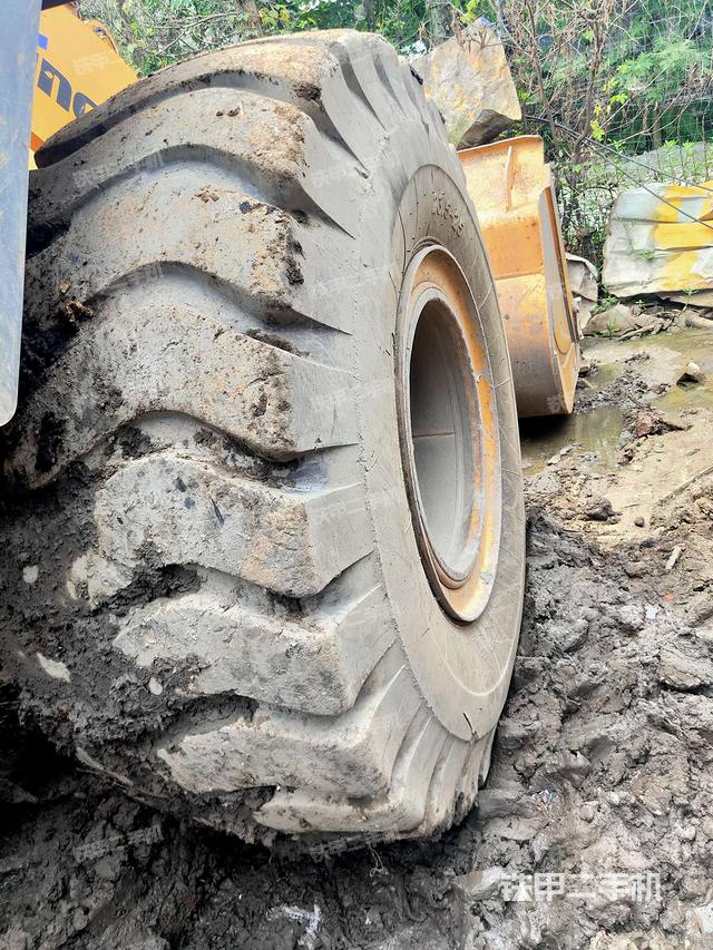 右前轮（行走机构）