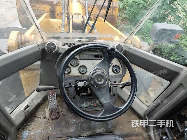 前挡风玻璃标 (驾驶室部分) 前挡风玻璃标 (驾驶室部分)