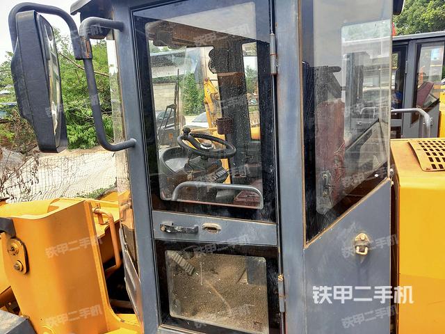 驾驶室正侧（驾驶室部分）