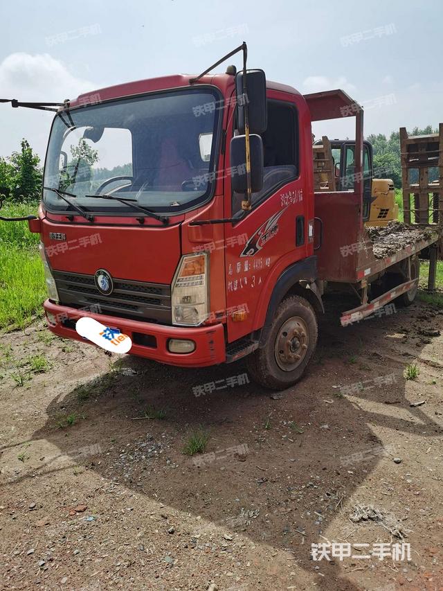 中国重汽4X2平板运输车