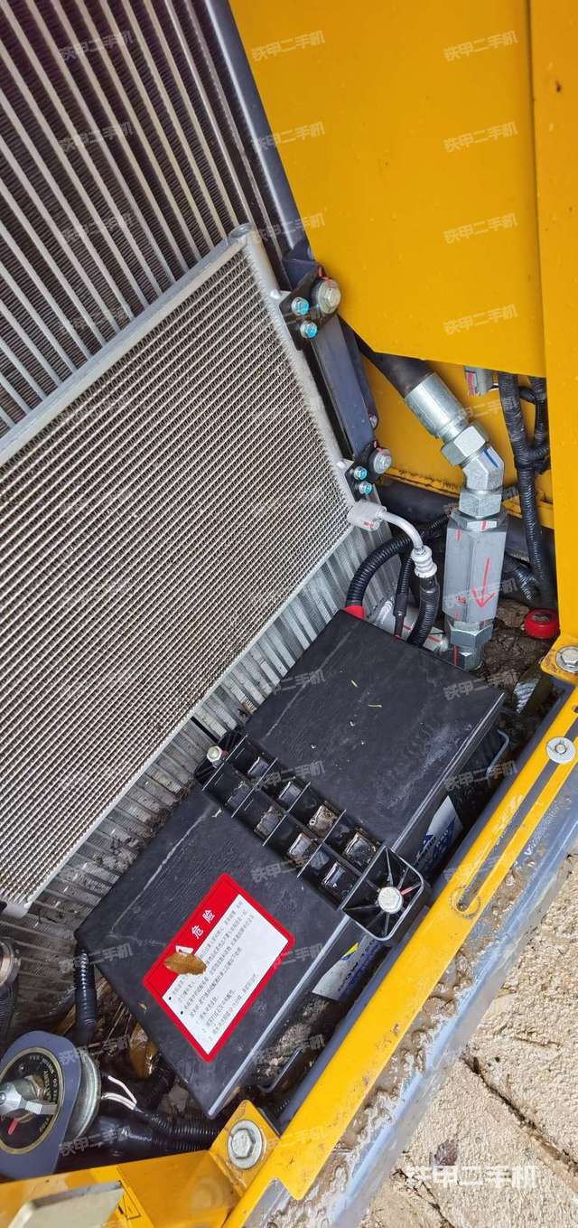 荆州市二手徐工xe75da挖掘机-电瓶实拍图-208