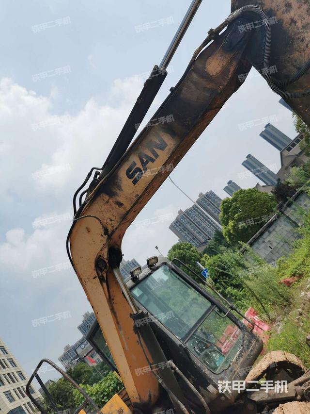 大臂整体 右侧（工作和回转装置）