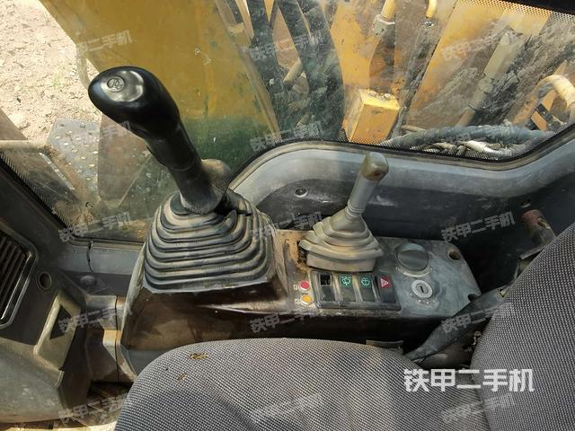 座椅右侧控制台/钥匙门/油门/含右手柄（驾驶室部分）