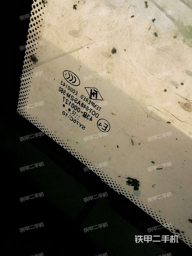 后窗玻璃角标（驾驶室部分）