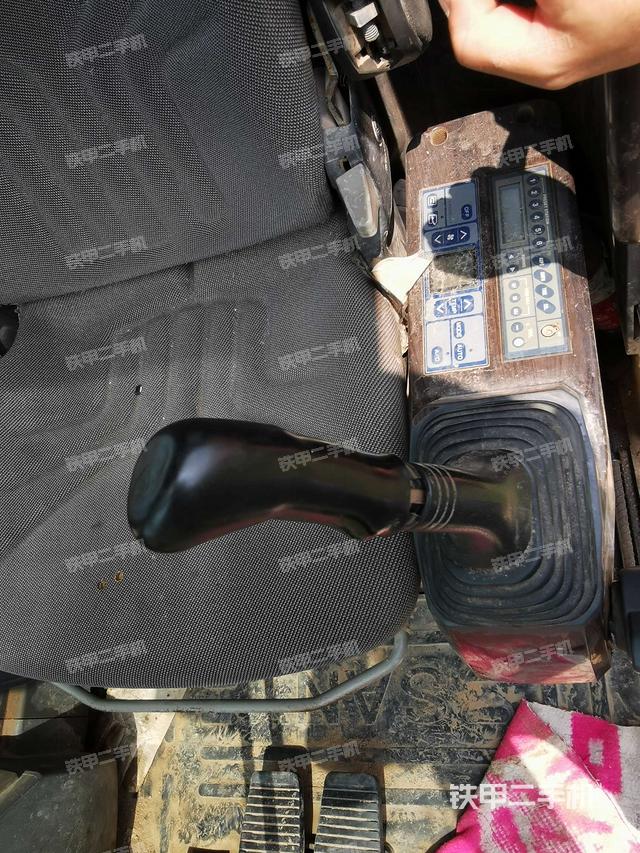 座椅左侧控制台/音响/含左手柄（驾驶室部分）