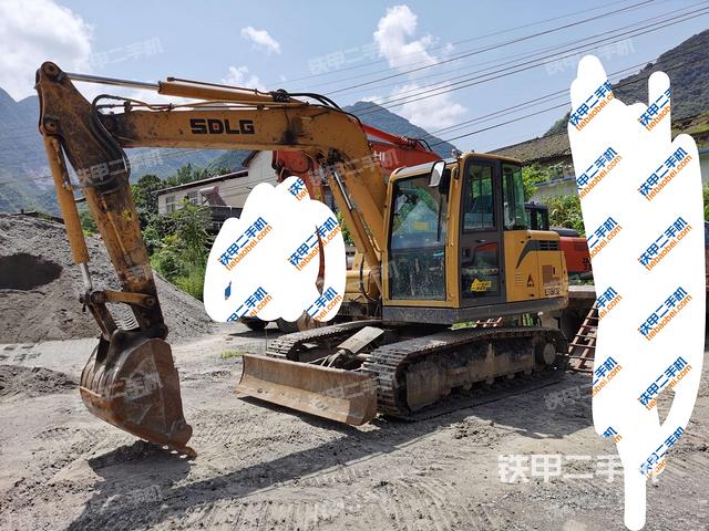 山东临工E680F挖掘机