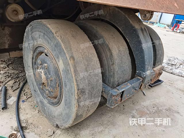 左引导轮 /左前轮（行走机构）