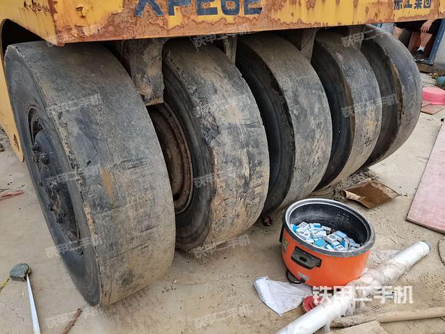 右引导轮/右前轮（行走机构）