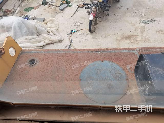 工作装置4（工作装置）