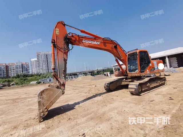 斗山DH220LC-7挖掘机
