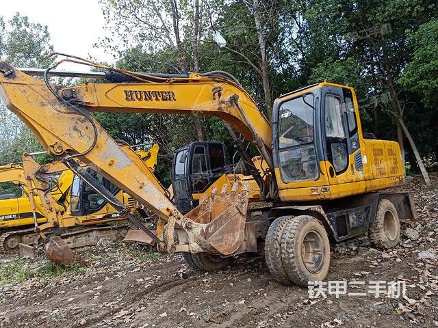恒特重工HTL135挖掘机