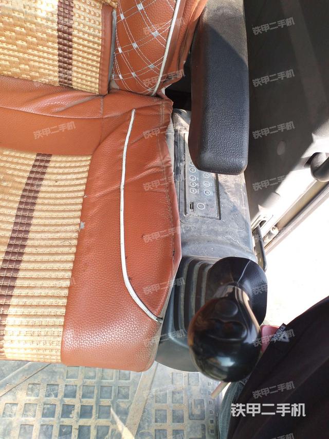 座椅左侧控制台/音响/含左手柄（驾驶室部分）