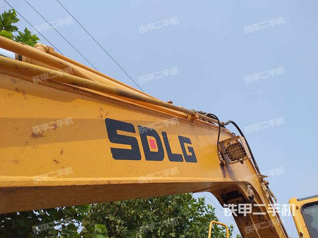 大臂整体 右侧（工作和回转装置）